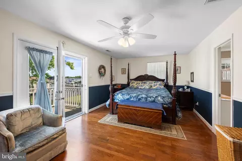 Bedroom - 3685 1st Ave, Edgewater, MD 21037 photo 2 of 3