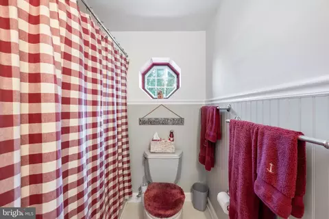 Bath - 3685 1st Ave, Edgewater, MD 21037 photo 1 of 3