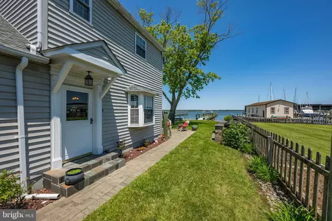 Exterior - 3685 1st Ave, Edgewater, MD 21037 photo 2 of 8