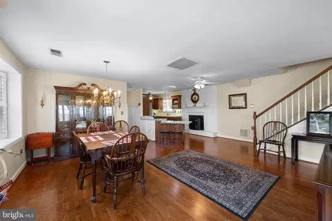 Dining - 3685 1st Ave, Edgewater, MD 21037 photo 1 of 1