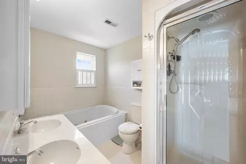 Bath - 3685 1st Ave, Edgewater, MD 21037 photo 2 of 3
