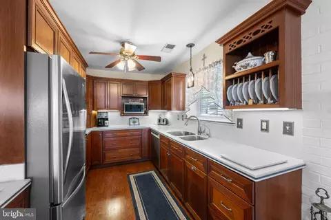 Kitchen - 3685 1st Ave, Edgewater, MD 21037 photo 2 of 2