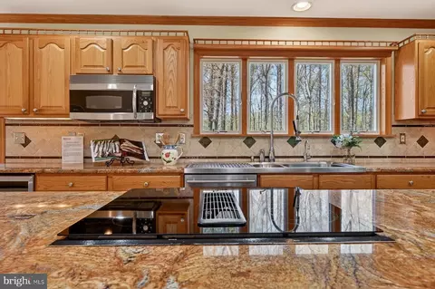 Kitchen - 3509 Marthas Vineyard Way, Edgewater, MD 21037 photo 5 of 6