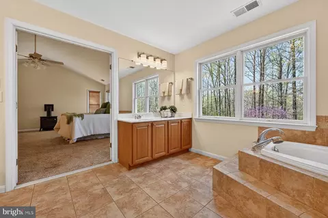 Entry Way - 3509 Marthas Vineyard Way, Edgewater, MD 21037 photo 5 of 7