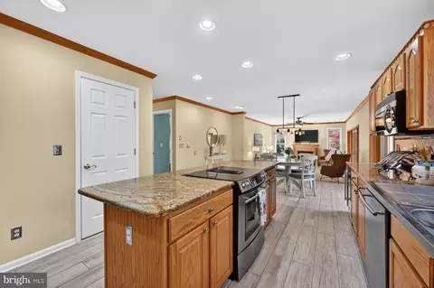 Kitchen - 3509 Marthas Vineyard Way, Edgewater, MD 21037 photo 2 of 6