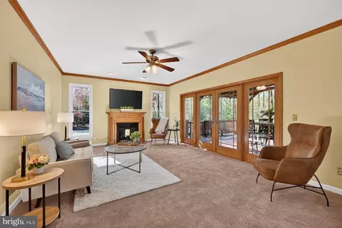 Living - 3509 Marthas Vineyard Way, Edgewater, MD 21037 photo 3 of 7