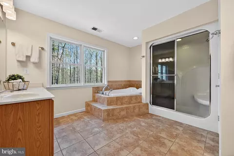 Bath - 3509 Marthas Vineyard Way, Edgewater, MD 21037 photo 3 of 5