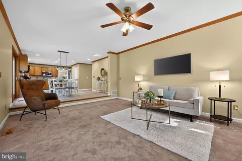 Living - 3509 Marthas Vineyard Way, Edgewater, MD 21037 photo 4 of 7