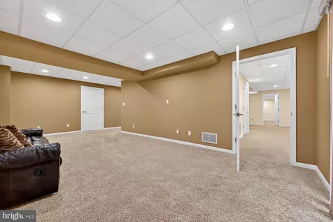 Living - 3509 Marthas Vineyard Way, Edgewater, MD 21037 photo 6 of 7