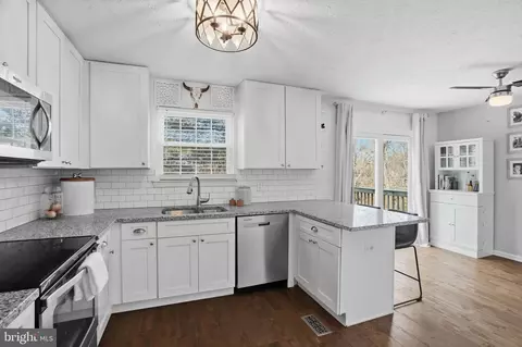 7800 Titan Ct, Pasadena, MD 21122 photo 11