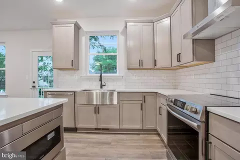 Entry Way - 1209 Johnson Dr, Shady Side, MD 20764 photo 3 of 12
