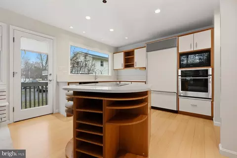 Kitchen - 143 E A E Lake Dr, Annapolis, MD 21403 photo 2 of 4