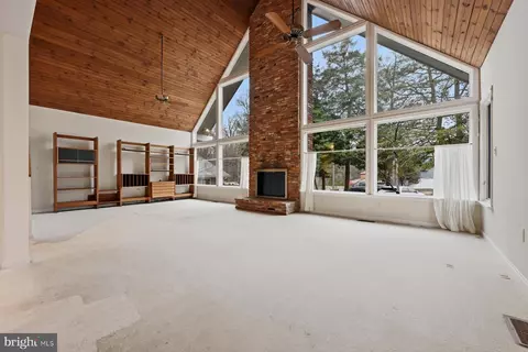 Living - 143 E A E Lake Dr, Annapolis, MD 21403 photo 3 of 6