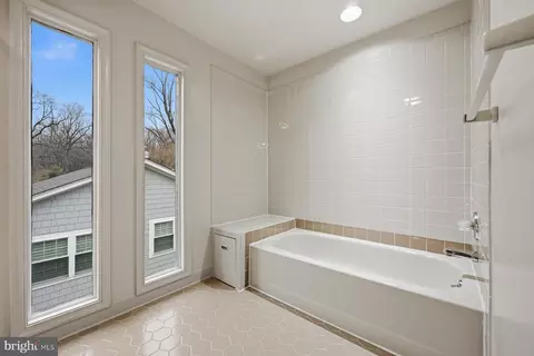Bath - 143 E A E Lake Dr, Annapolis, MD 21403 photo 1 of 3
