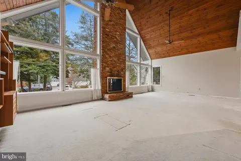 Living - 143 E A E Lake Dr, Annapolis, MD 21403 photo 2 of 6