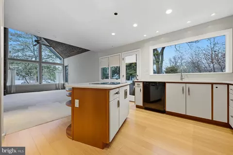 Kitchen - 143 E A E Lake Dr, Annapolis, MD 21403 photo 3 of 4