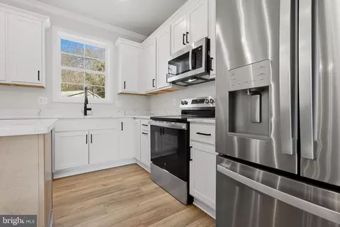 Kitchen - 3583 Edgemont St, Edgewater, MD 21037 photo 1 of 2