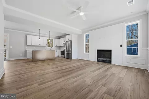 Living - 3583 Edgemont St, Edgewater, MD 21037 photo 2 of 3