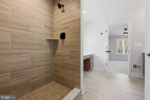 Entry Way - 3583 Edgemont St, Edgewater, MD 21037 photo 12 of 21