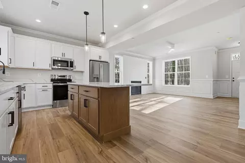 Entry Way - 3583 Edgemont St, Edgewater, MD 21037 photo 7 of 21