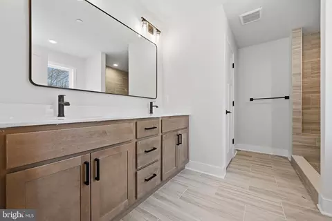 Entry Way - 3583 Edgemont St, Edgewater, MD 21037 photo 10 of 21
