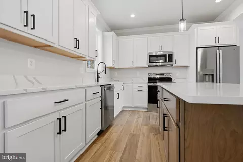 Entry Way - 3583 Edgemont St, Edgewater, MD 21037 photo 5 of 21