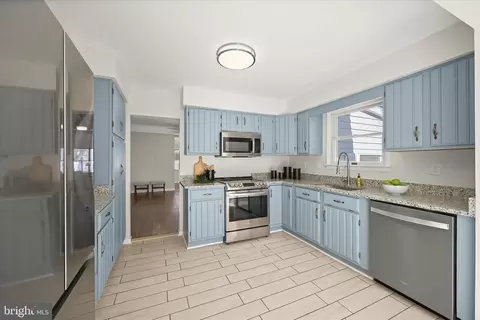 Kitchen - 1443 Rehling Dr, Edgewater, MD 21037 photo 3 of 4