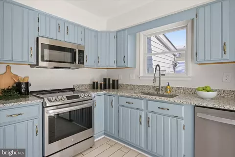 Kitchen - 1443 Rehling Dr, Edgewater, MD 21037 photo 4 of 4
