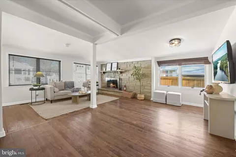 Living - 1443 Rehling Dr, Edgewater, MD 21037 photo 3 of 6