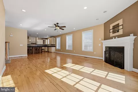 Living - 2123 Beach, Pasadena, MD 21122 photo 5 of 10
