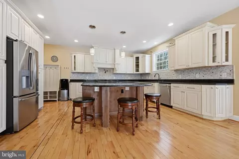 Kitchen - 2123 Beach, Pasadena, MD 21122 photo 3 of 5