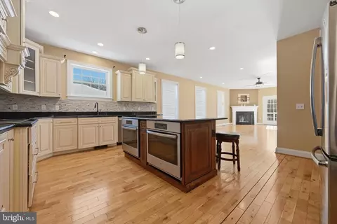 Kitchen - 2123 Beach, Pasadena, MD 21122 photo 2 of 5
