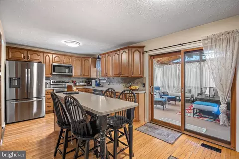 Kitchen - 7914 Leeds Dr, Pasadena, MD 21122 photo 3 of 4