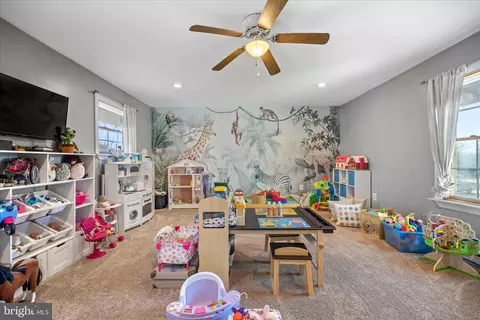 Entry Way - 7914 Leeds Dr, Pasadena, MD 21122 photo 2 of 2