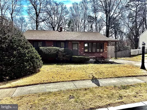 545 Crestpark Dr, Glen Burnie, MD 21061
