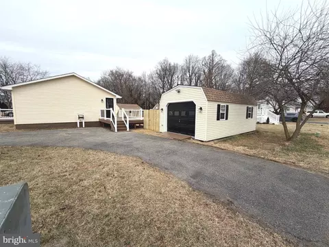 8537 Creek Rd, Pasadena, MD 21122 photo 16
