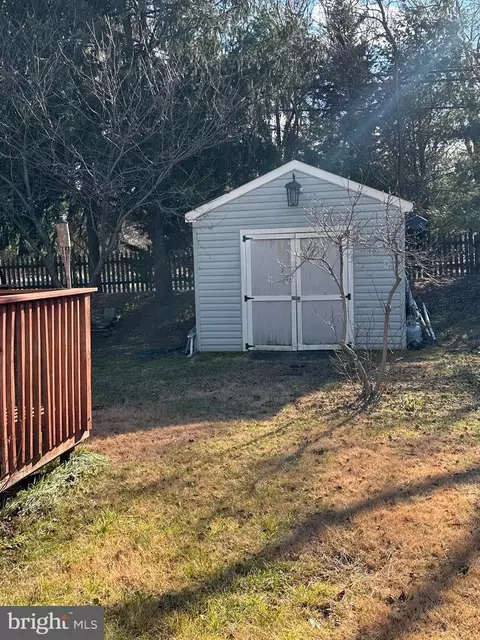 8129 Mountain View Cir, Pasadena, MD 21122 photo 2