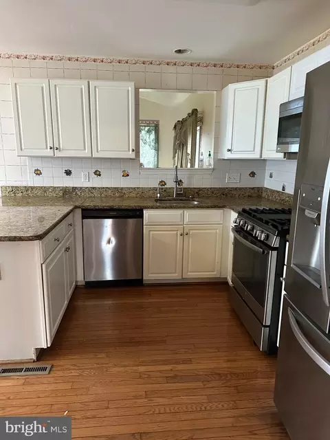 8129 Mountain View Cir, Pasadena, MD 21122 photo 4