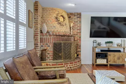 Living - 3531 S River Ter, Edgewater, MD 21037 photo 3 of 3