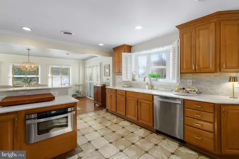 Kitchen - 3531 S River Ter, Edgewater, MD 21037 photo 2 of 3
