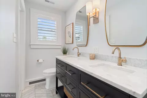 Bath - 3531 S River Ter, Edgewater, MD 21037 photo 2 of 3