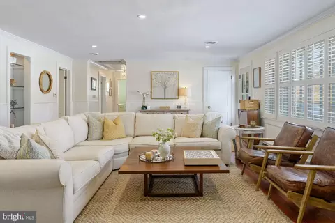 Living - 3531 S River Ter, Edgewater, MD 21037 photo 2 of 3