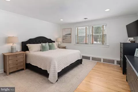 Bedroom - 3531 S River Ter, Edgewater, MD 21037 photo 1 of 4
