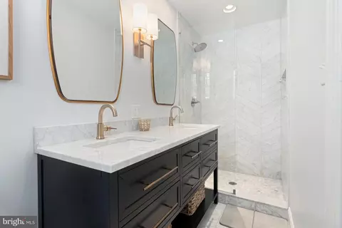 Bath - 3531 S River Ter, Edgewater, MD 21037 photo 1 of 3
