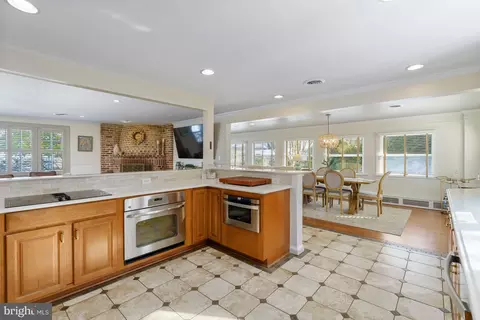 Kitchen - 3531 S River Ter, Edgewater, MD 21037 photo 3 of 3