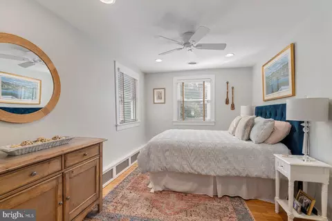 Bedroom - 3531 S River Ter, Edgewater, MD 21037 photo 4 of 4