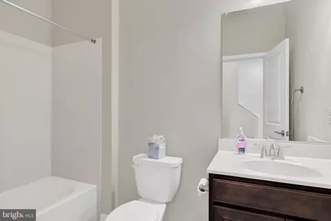 Entry Way - 219 Oakpine Dr, Laurel, MD 20724 photo 3 of 6