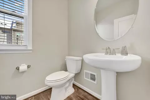 Entry Way - 219 Oakpine Dr, Laurel, MD 20724 photo 5 of 6