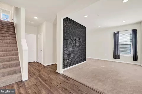 Entry Way - 219 Oakpine Dr, Laurel, MD 20724 photo 2 of 6