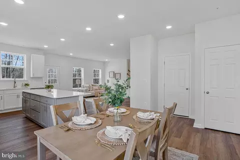 Entry Way - 1225 Juniper St, Shady Side, MD 20764 photo 7 of 13